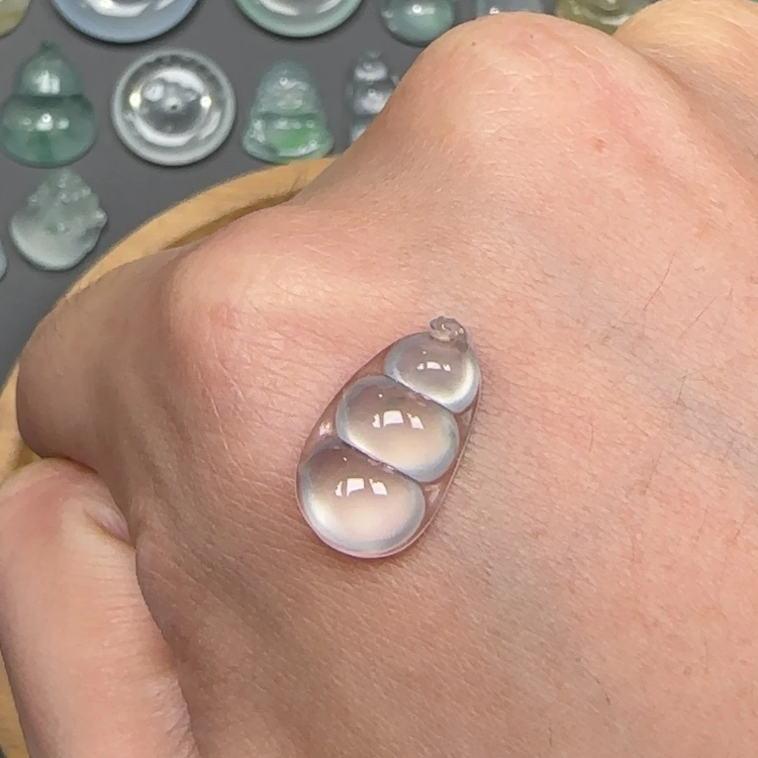 翡翠未镶嵌颈饰福豆