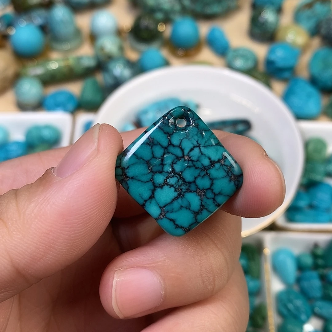 俞***俞绿松石未镶嵌随型