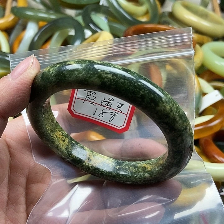 蛇纹石玉手镯未镶嵌霞*天