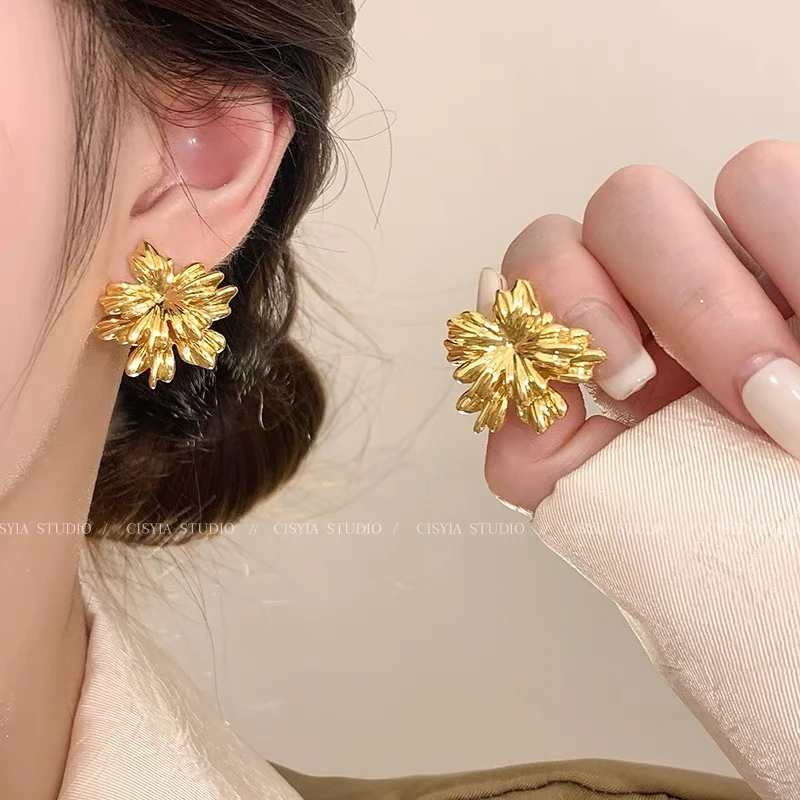 铜合金耳饰 金色简约小众时尚百搭洋气花朵耳钉新款超火爆款耳饰