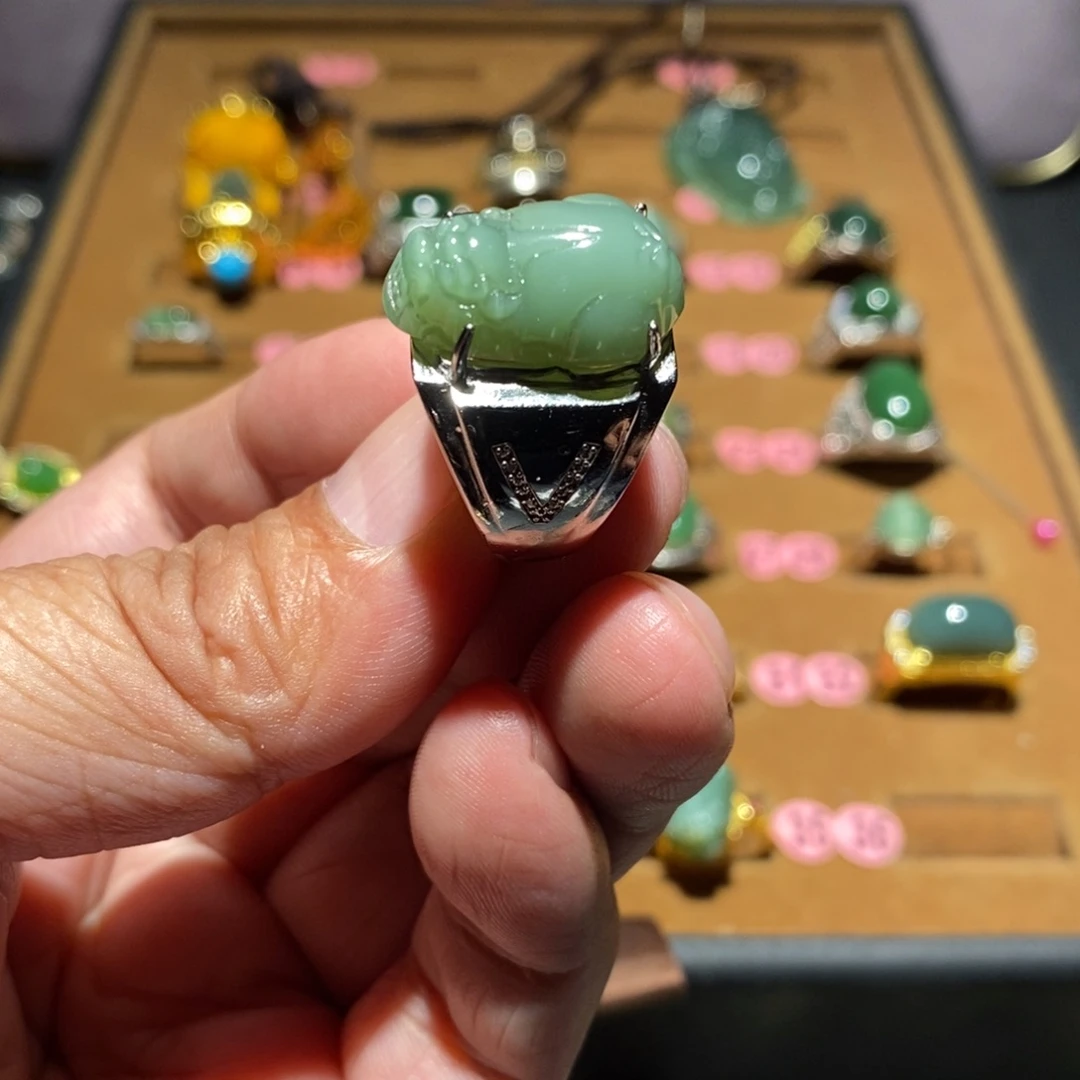 和田玉未镶嵌戒指