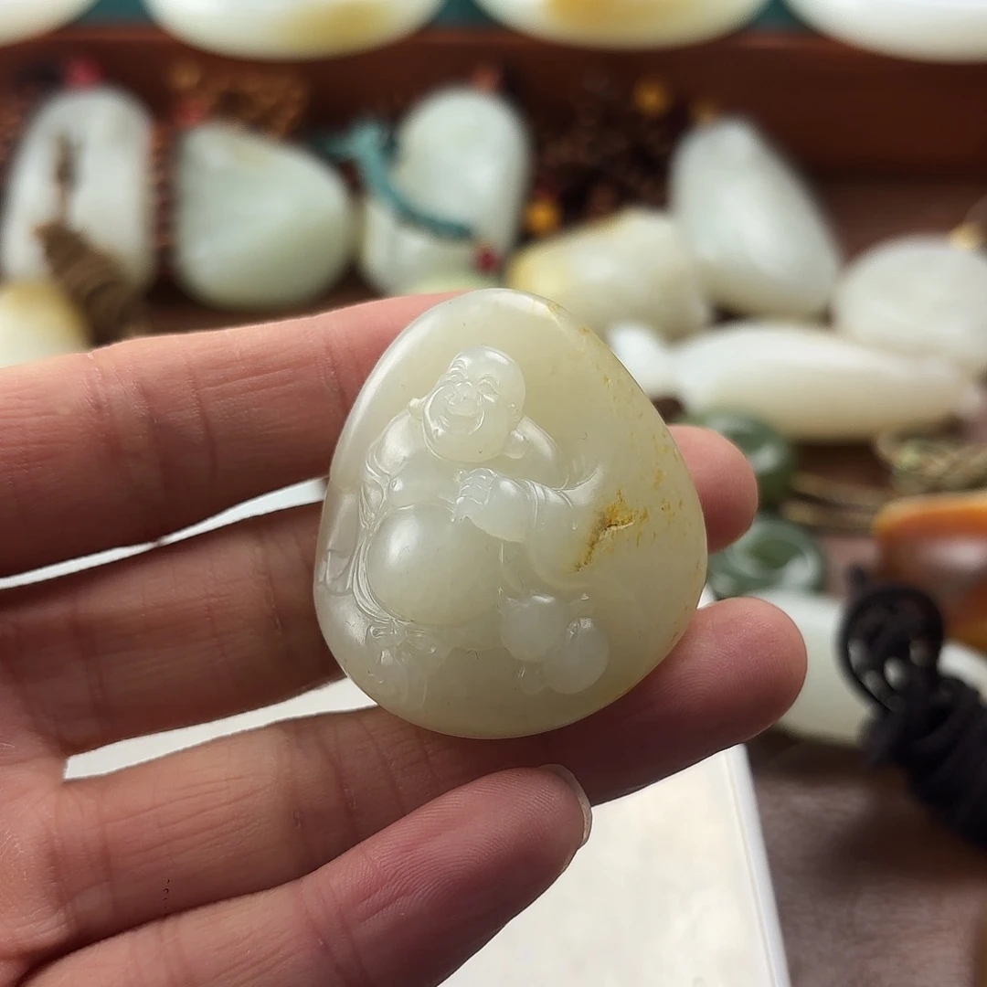 和田玉未镶嵌吊坠(赠链)