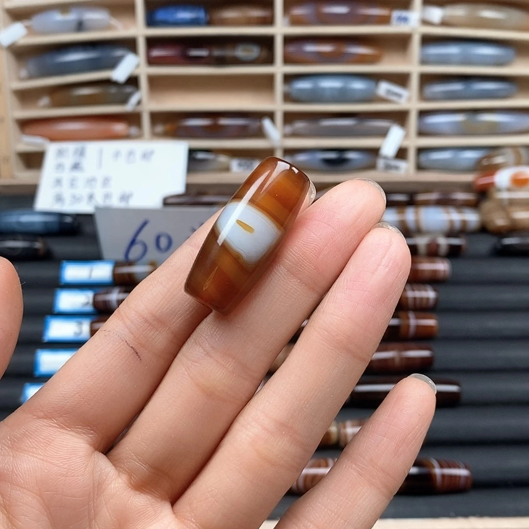 未镶嵌颈饰玛瑙/玉髓佛*