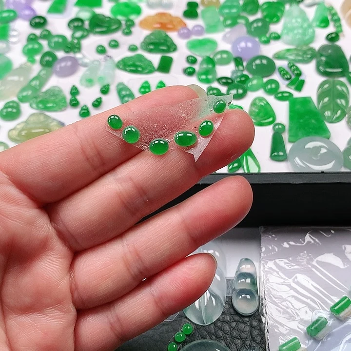 翡翠颈饰未镶嵌翡翠