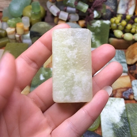 岫玉未镶嵌颈饰岫