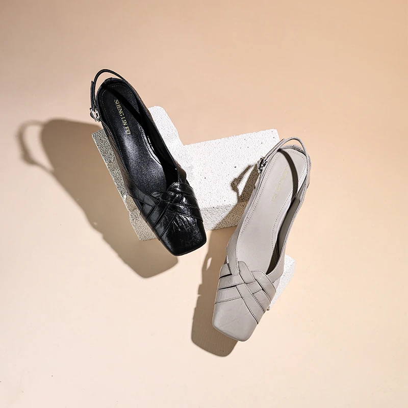 圣琳妃/4cm时装凉鞋编织休闲风纯色气质包头胶粘低跟舒适D20359