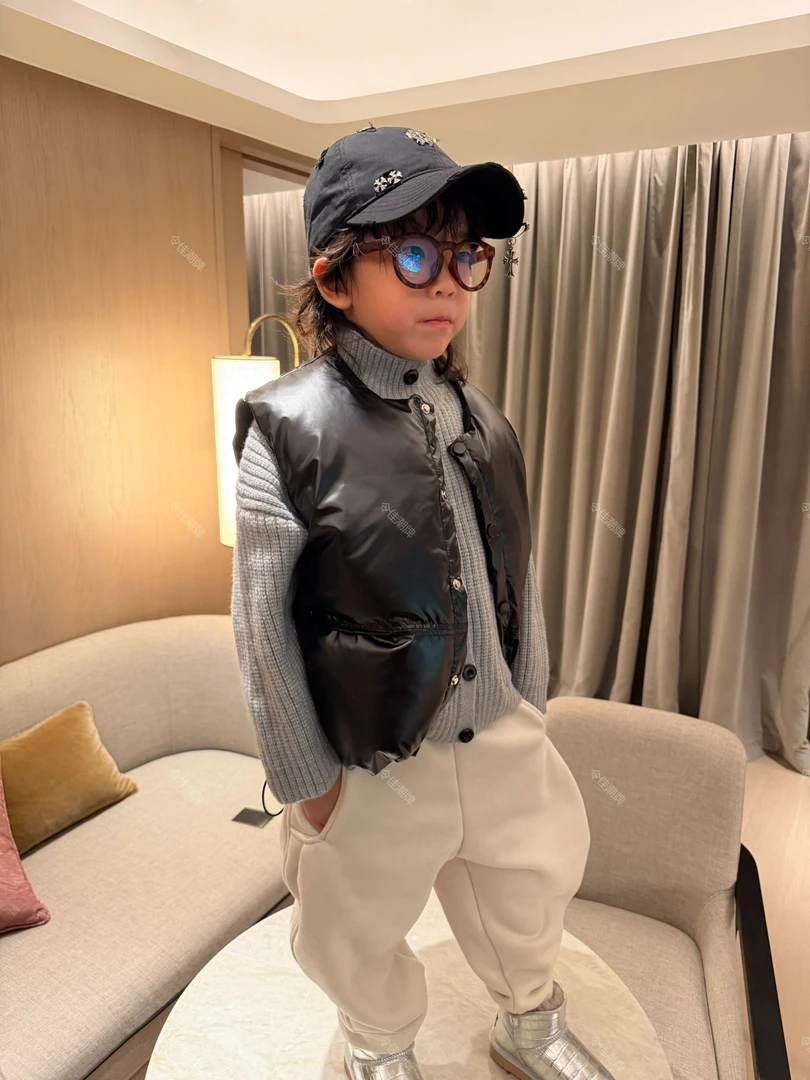 令佳潮牌秋冬儿童中性百搭黑色亮面夹棉马甲保暖洋气宝宝外穿3235