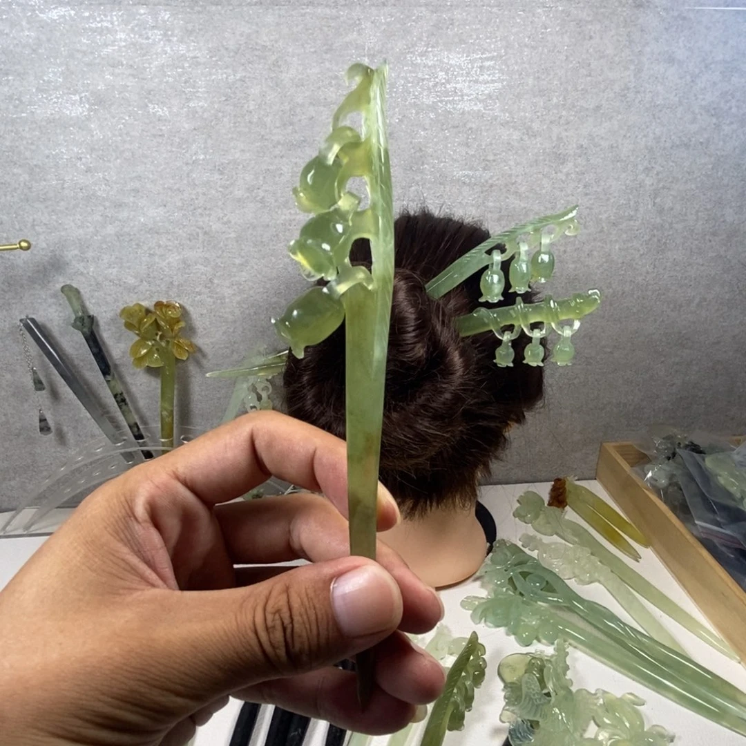 莫***回未镶嵌蛇纹石玉发簪