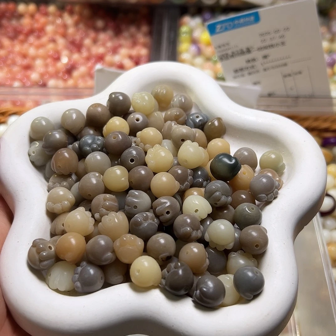 白玉菩提吊坠微瑕卡12莫蓝蒂猫爪40颗