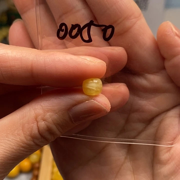 ****蜜蜡未镶嵌裸石7.7