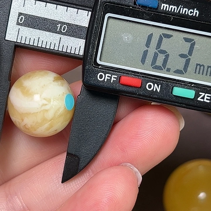 蜜蜡未镶嵌裸石微瑕116