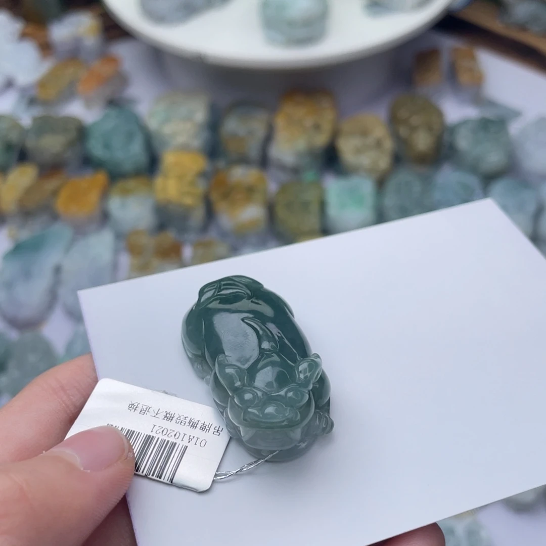 翡翠颈饰未镶嵌貔貅