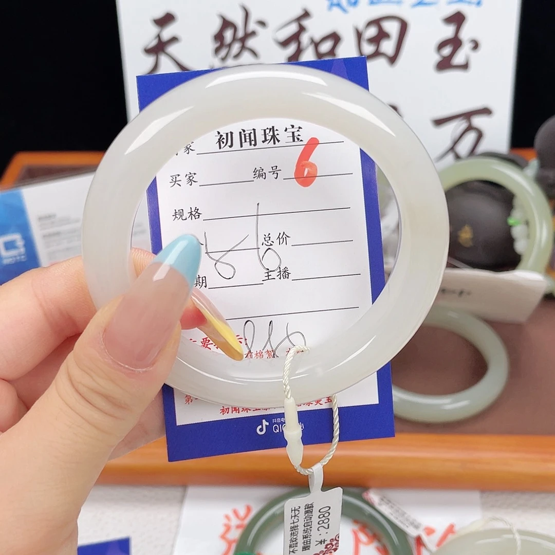 和田玉手镯未镶嵌