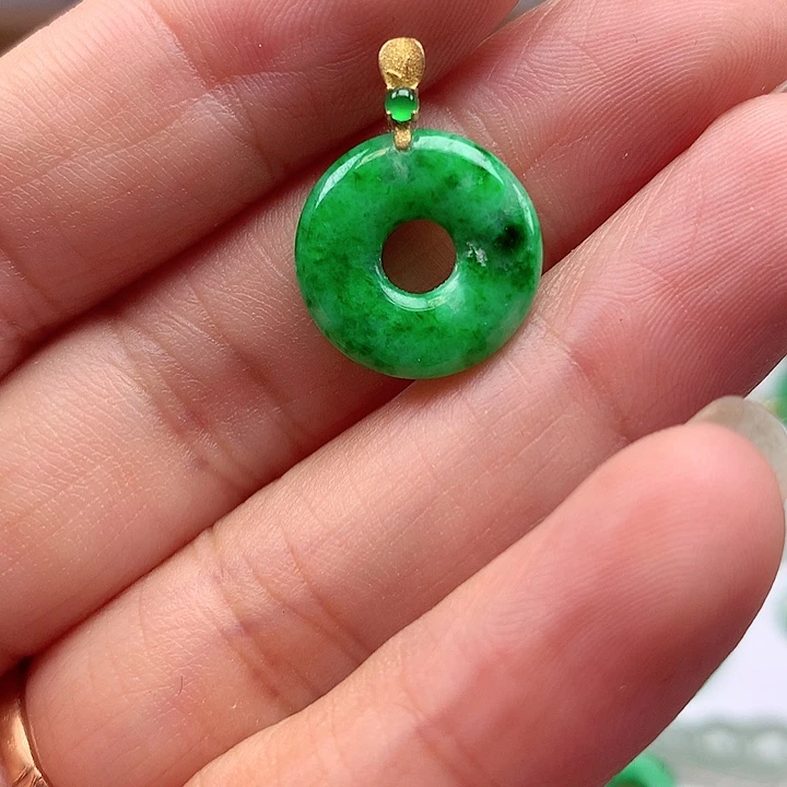 翡翠18K金镶嵌颈饰翡翠