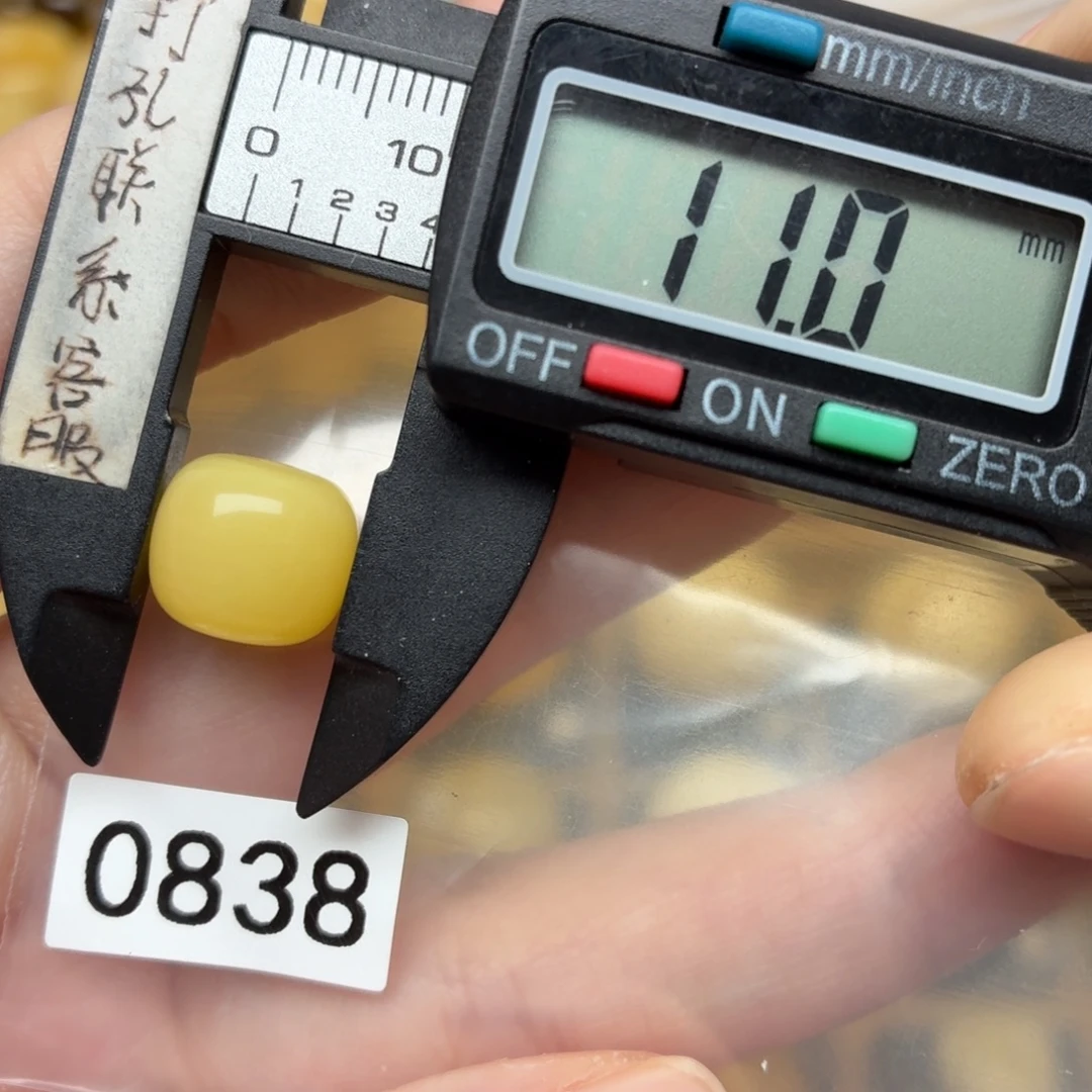 人***。蜜蜡未镶嵌裸石蜜蜡