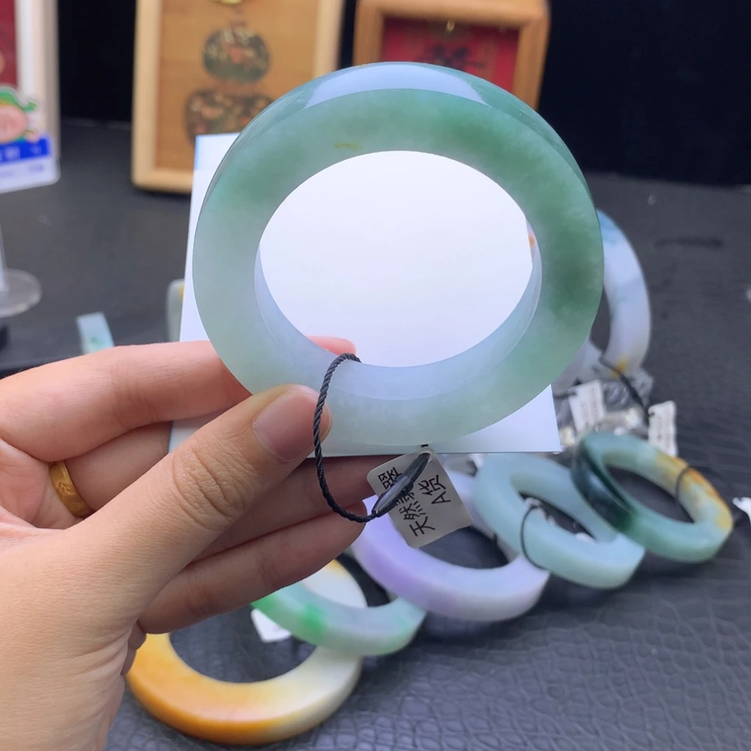 定制翡翠未镶嵌翡翠手镯