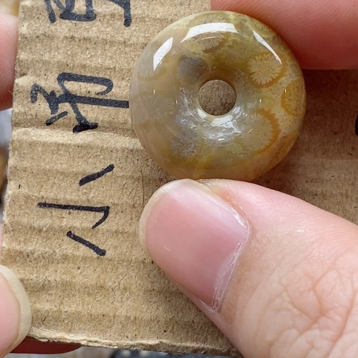 硅化珊瑚（珊瑚玉）颈饰未镶嵌小*羊