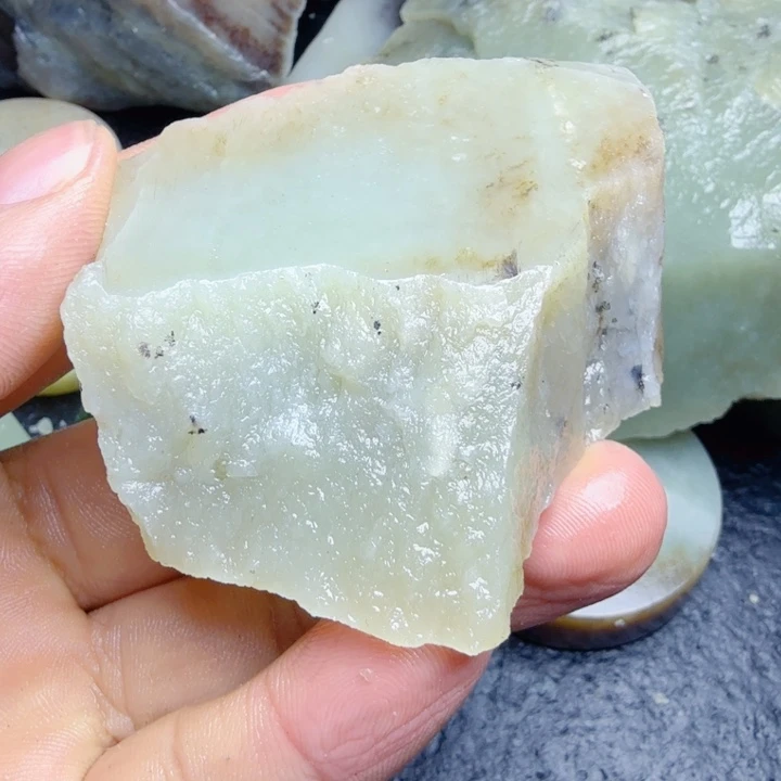 和田玉（糖玉）未镶嵌珠宝奇石