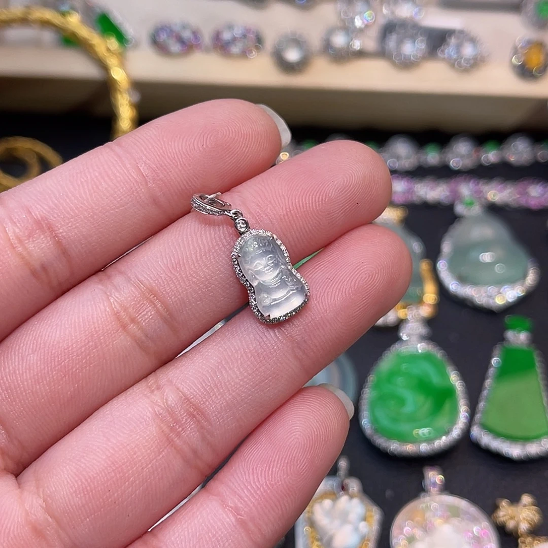 翡翠18K金镶嵌颈饰宝宝佛