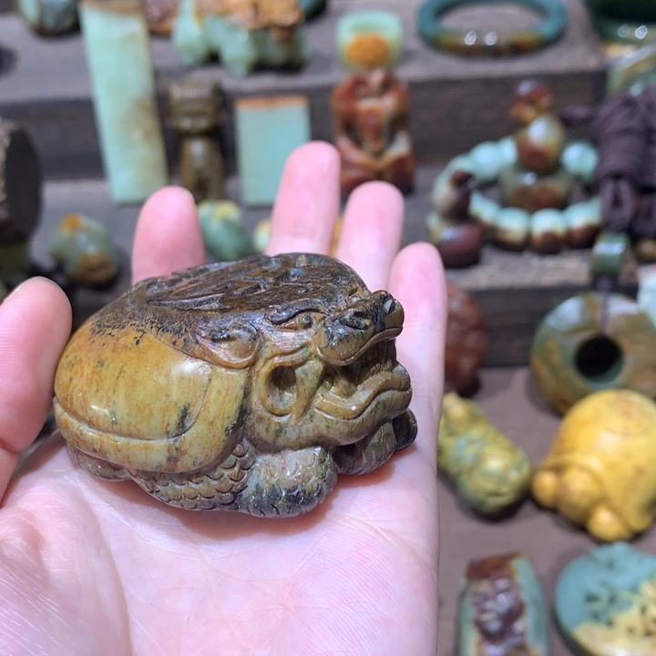 岫岩河磨玉（透闪石质玉）未镶嵌把件