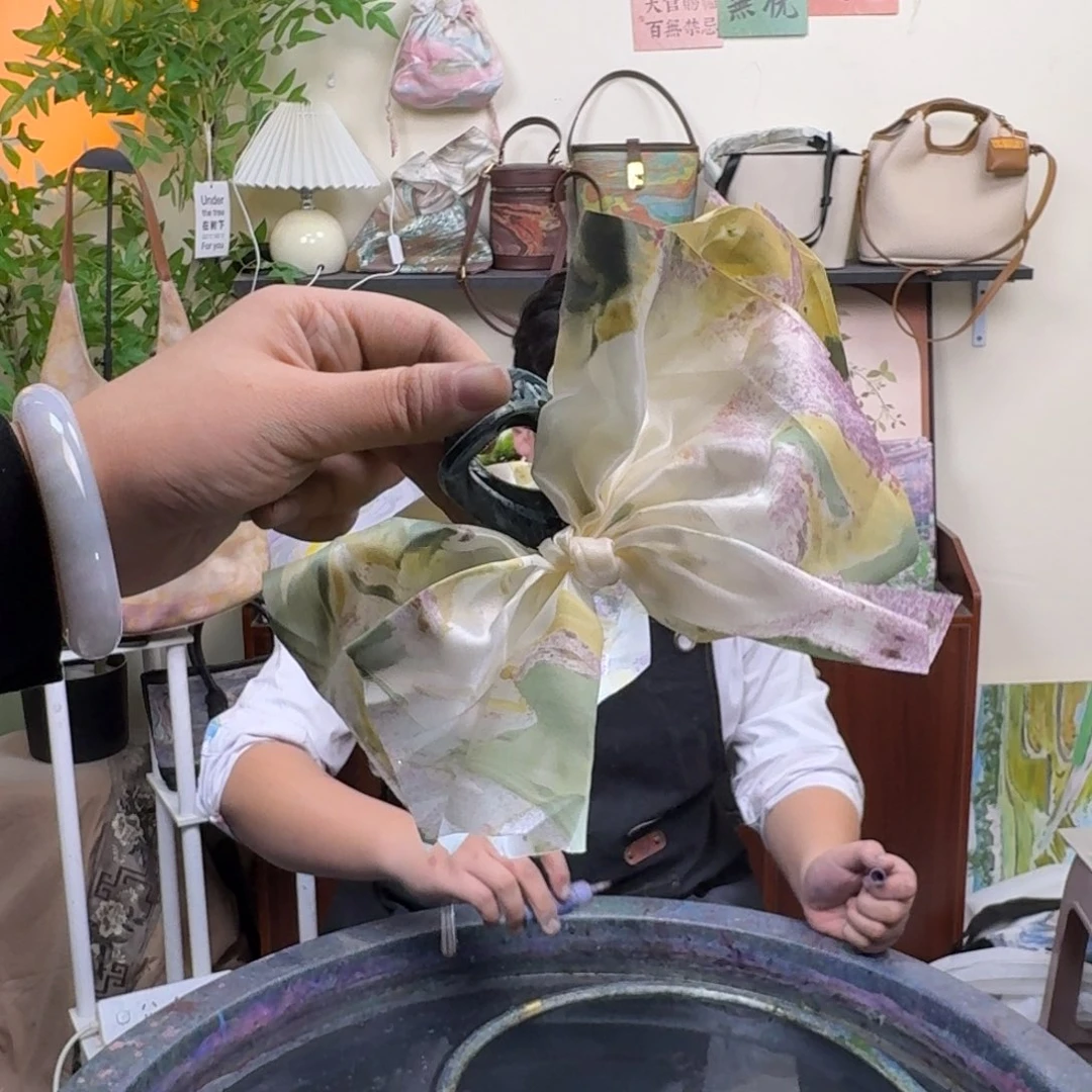 S***涵皮质铁合金蝴蝶结发夹
