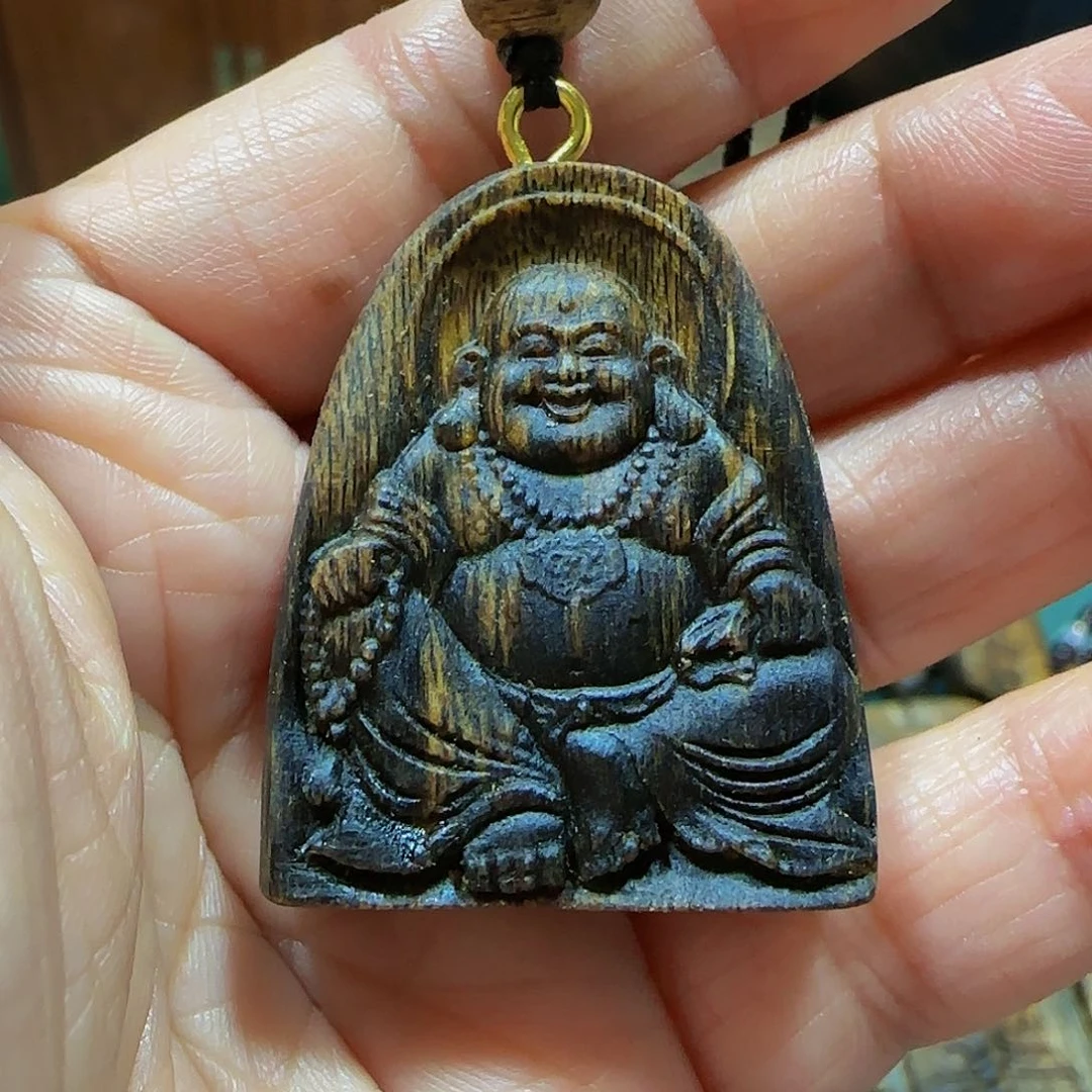 沉香吊坠海南绿奇张勺子沉浮老料雕刻佛公带绳9克