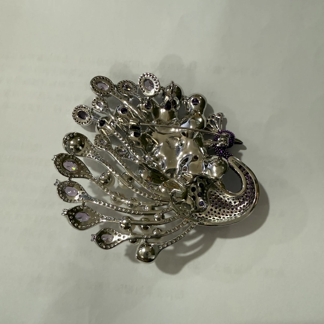 铜合金合成锆石胸针 1230 镇店紫水宝孔雀大衣胸针DP