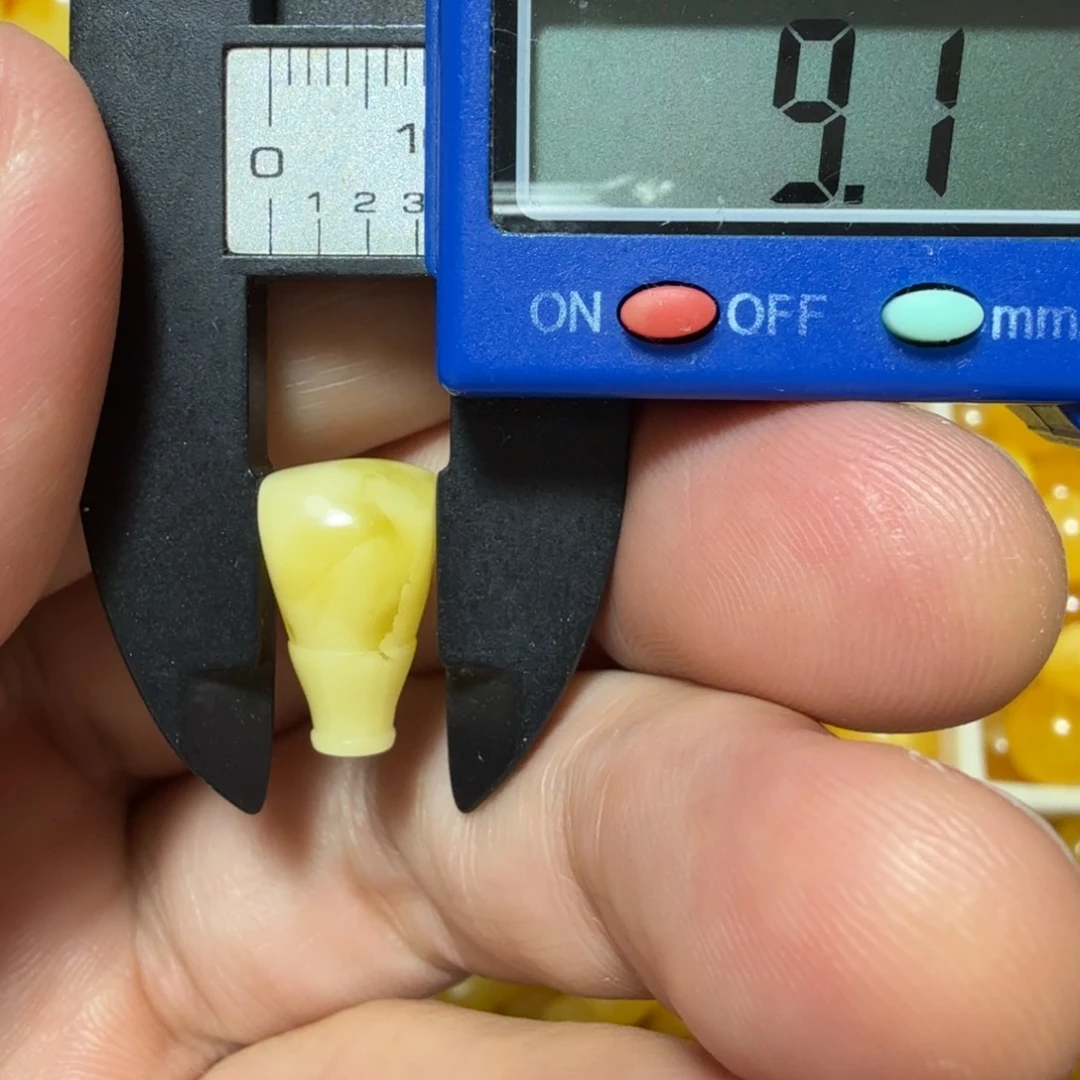 裸石琥珀未镶嵌成品