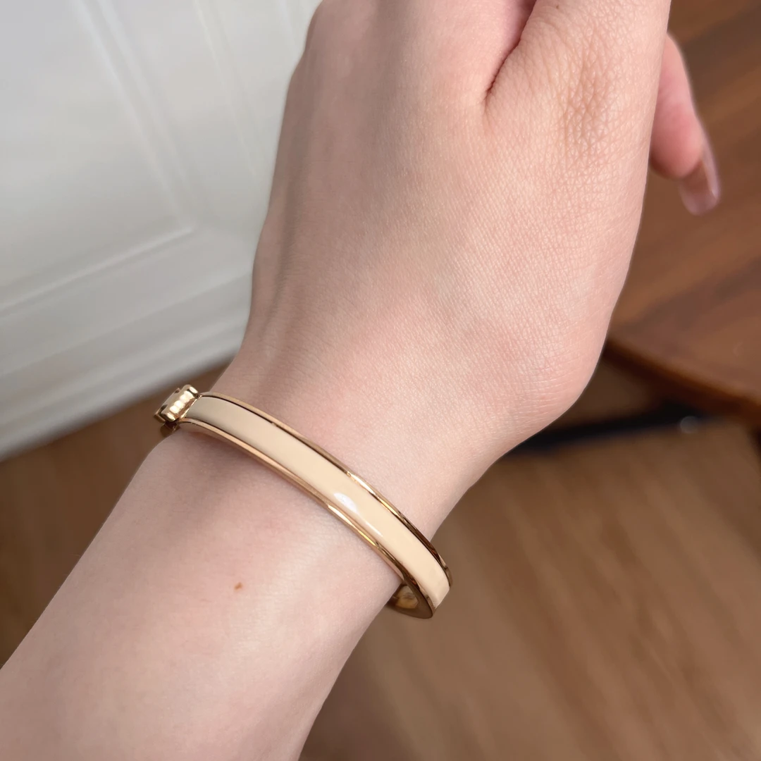 钛钢珐琅手镯 CC8627  奶茶色高定手镯 45*55mm