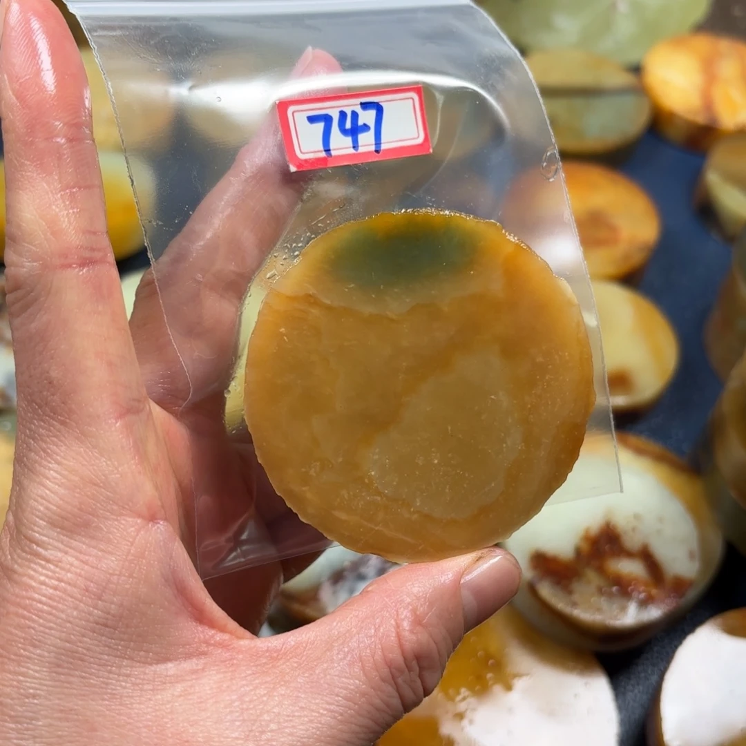 花***财蛇纹石玉未镶嵌珠宝半成品