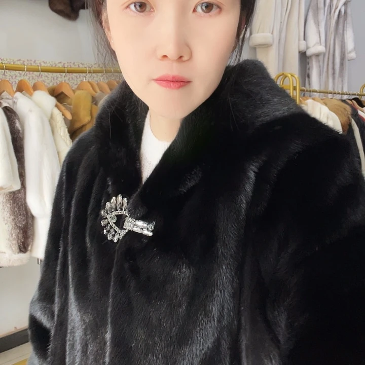 大长款黑色戴帽子外套