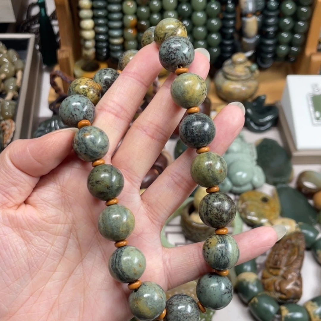 【闪购商品】岫岩河磨玉（透闪石质玉）手持未镶嵌