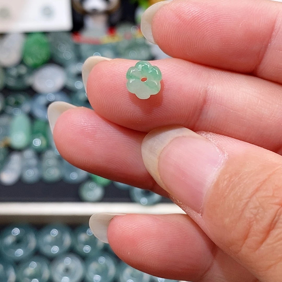翡翠未镶嵌颈饰冰飘花莲花珠