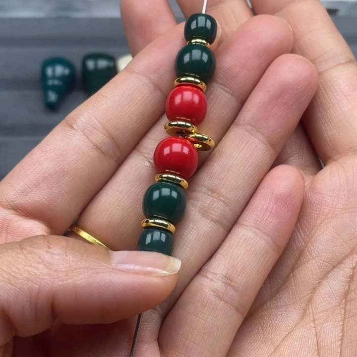 琉璃颈饰雪巴琉璃