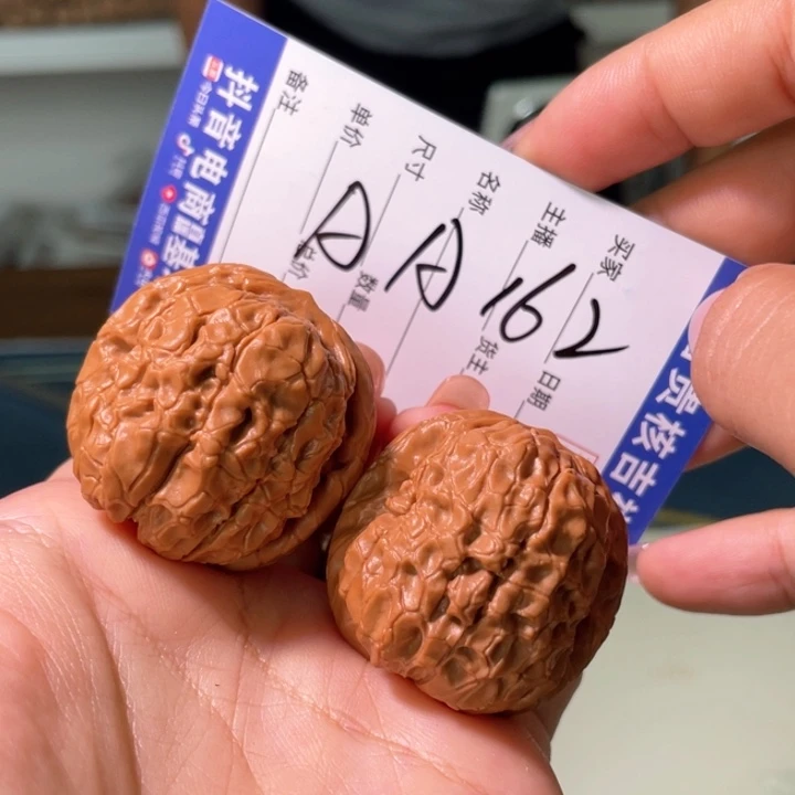 核桃把件36左右全品无修甲骨文
