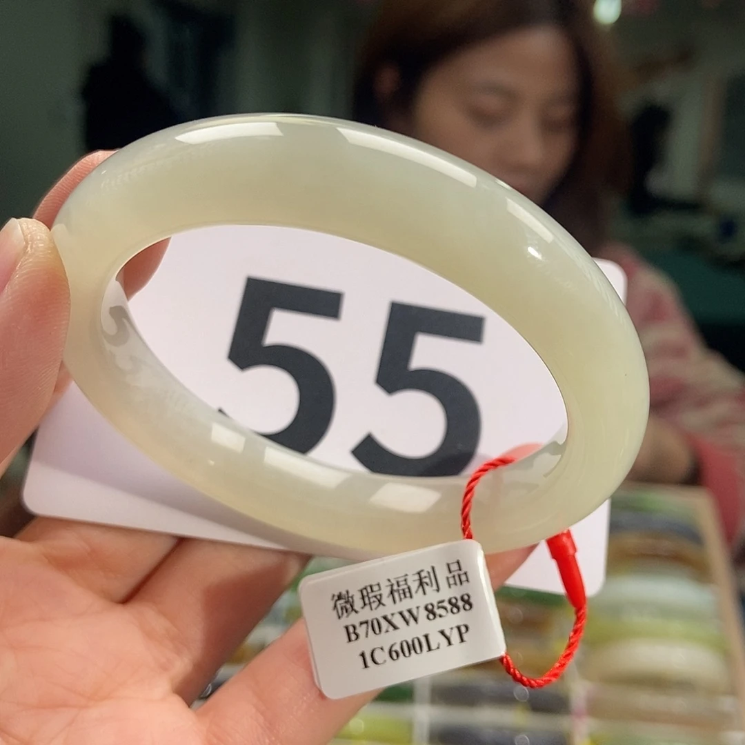 和田玉手镯未镶嵌纹