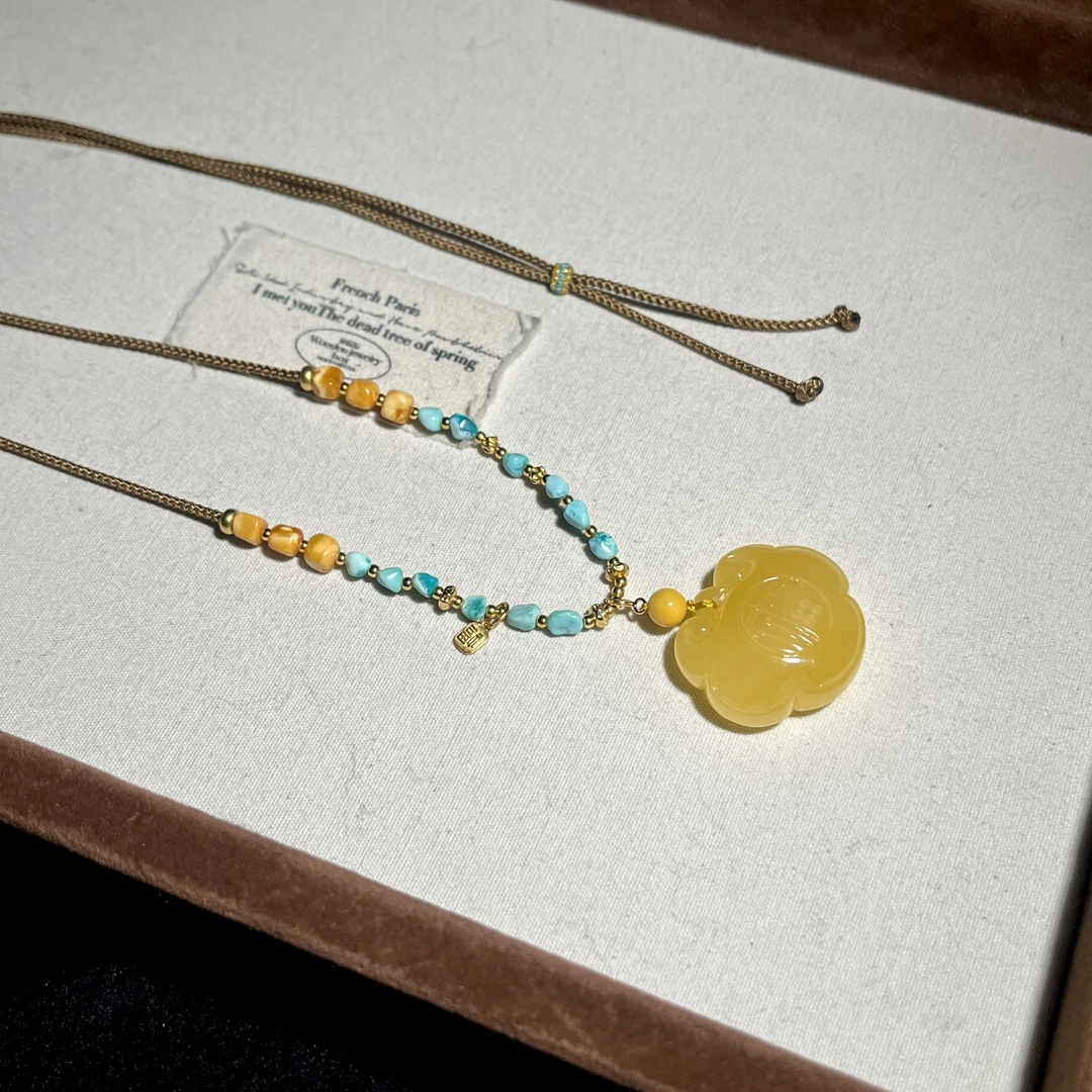 【大鱼甄选】顶顶焦皮料蜜蜡如意锁毛衣链JNN55多样性发其一时尚