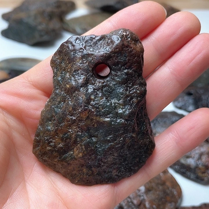 未镶嵌岫岩河磨玉（透闪石质玉）把件s****o