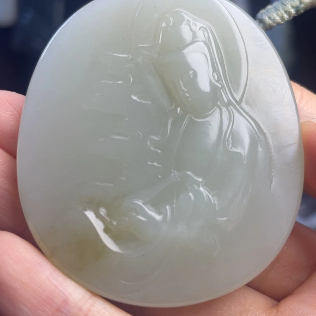 L***J和田玉未镶嵌颈饰