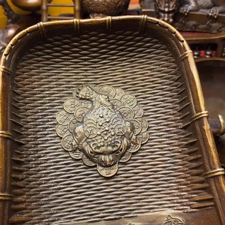 铜器摆件做工精良