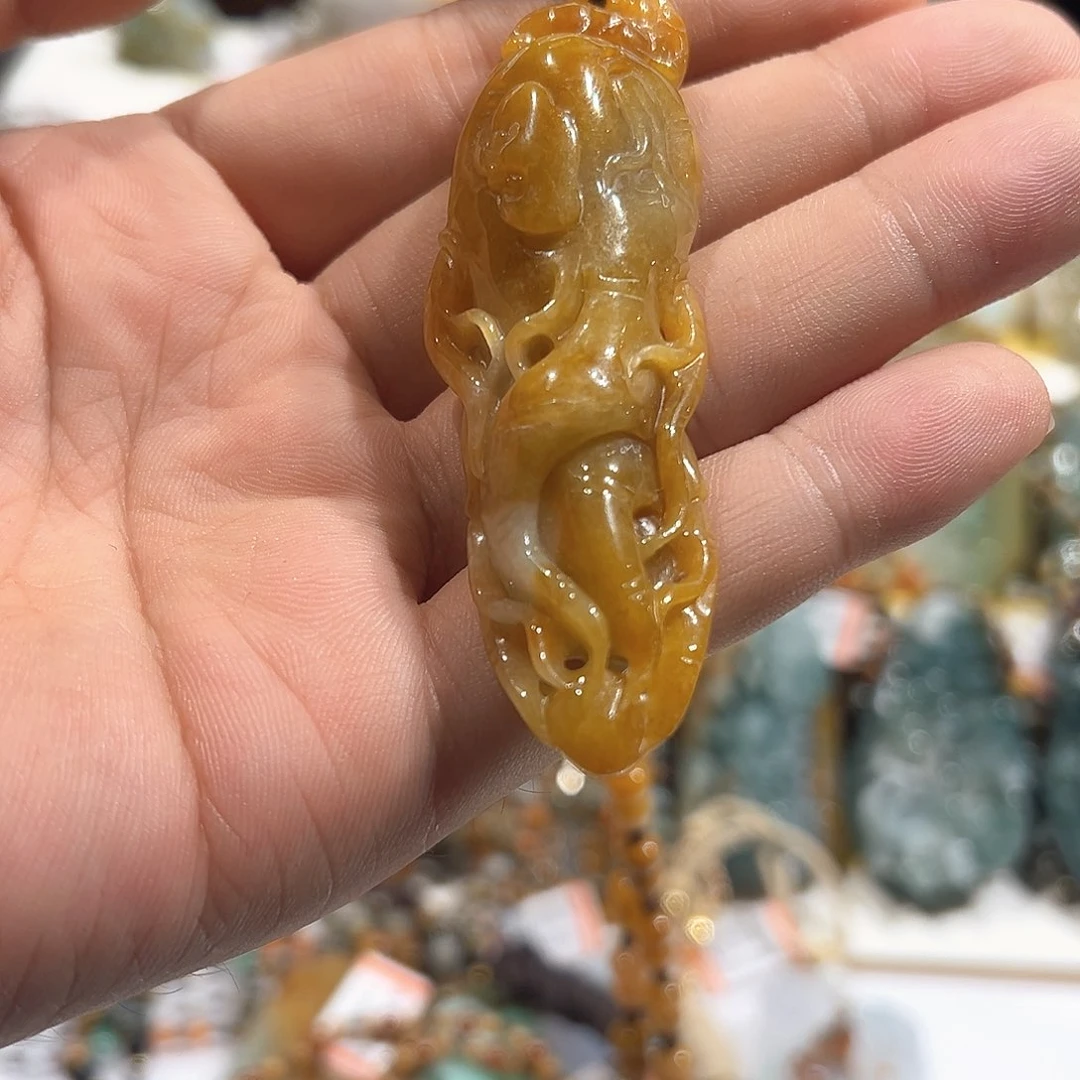 翡翠未镶嵌颈饰挂件