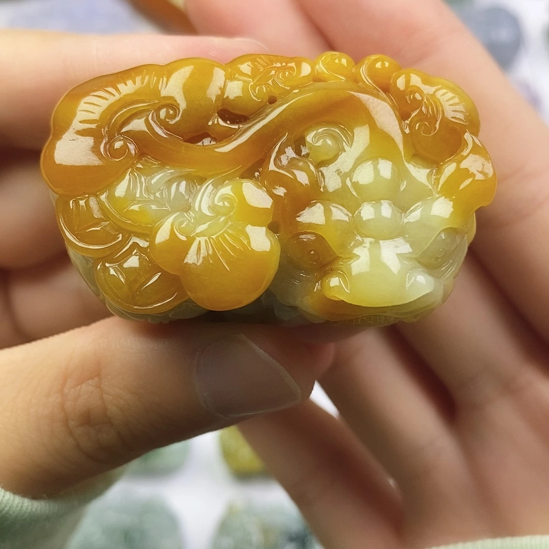 颈饰未镶嵌翡翠貔貅