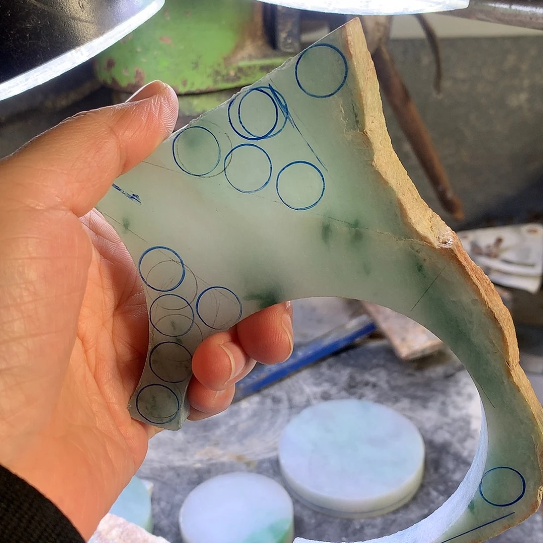 T***提定制翡翠未镶嵌挂件