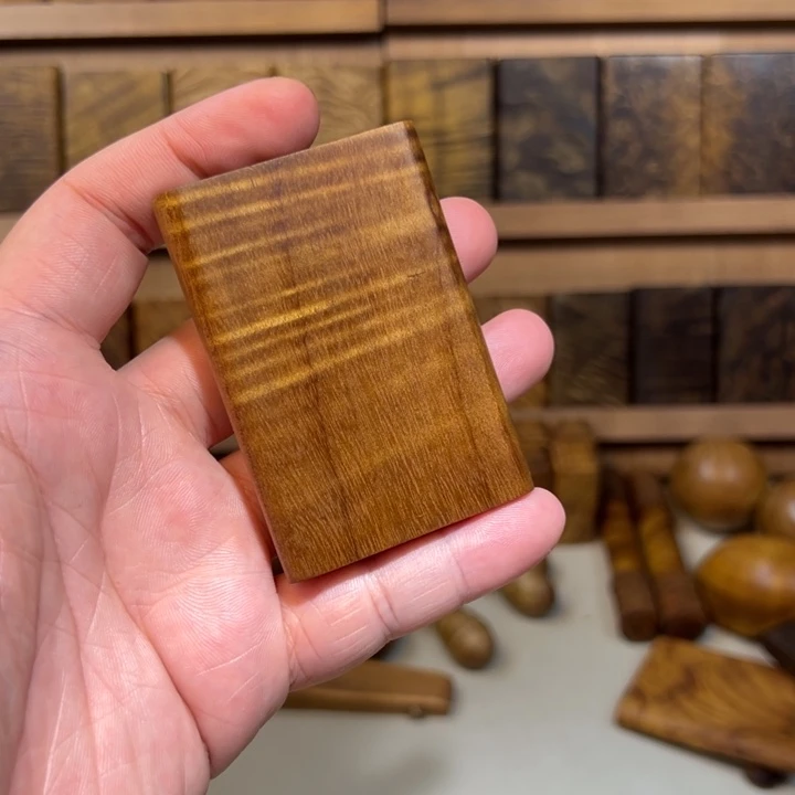 金丝楠木无事牌手把件