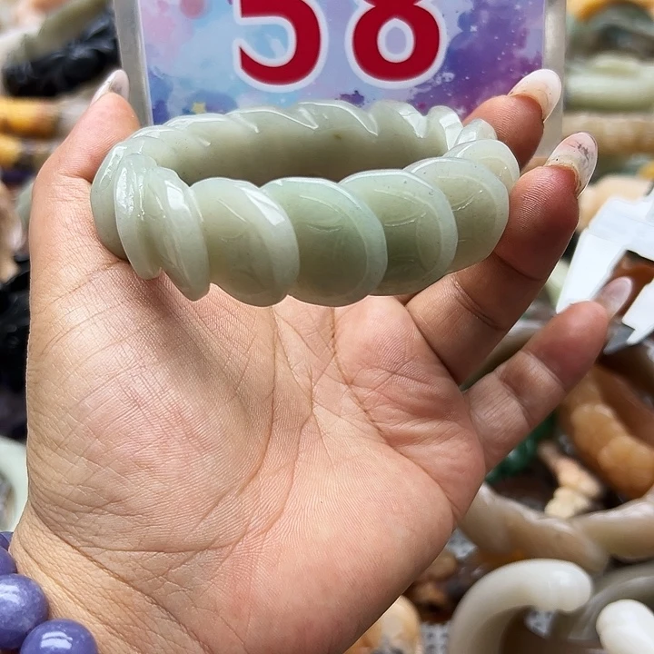 未镶嵌手镯石英岩玉