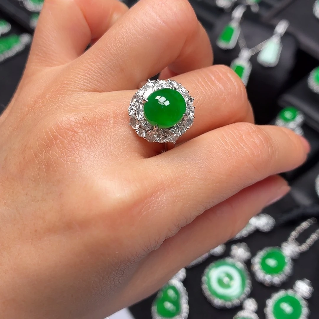 翡翠18K金镶嵌戒指