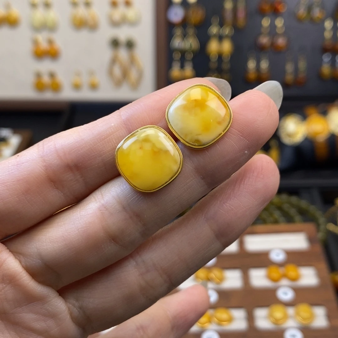 裸石琥珀未镶嵌?**?成品