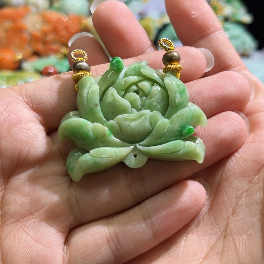 翡翠未镶嵌颈饰待编织