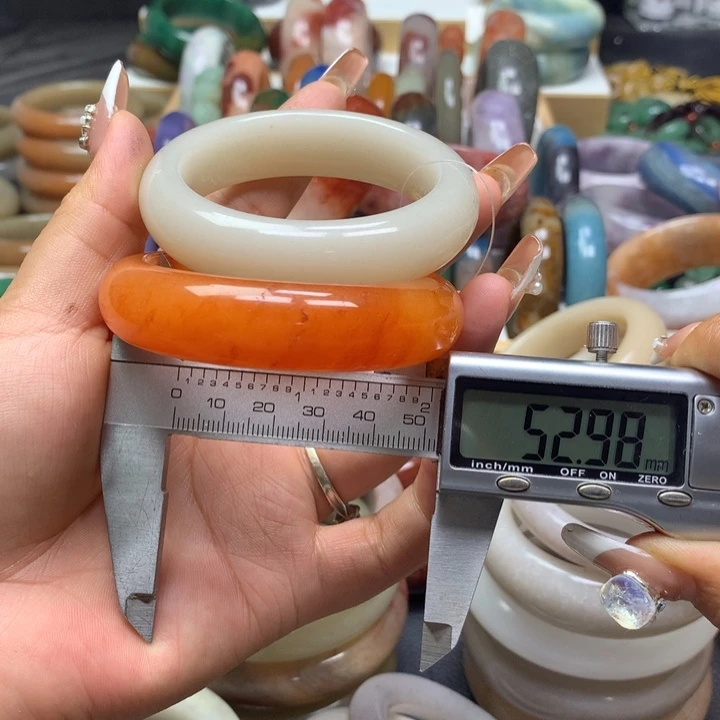 未镶嵌手镯石英质玉
