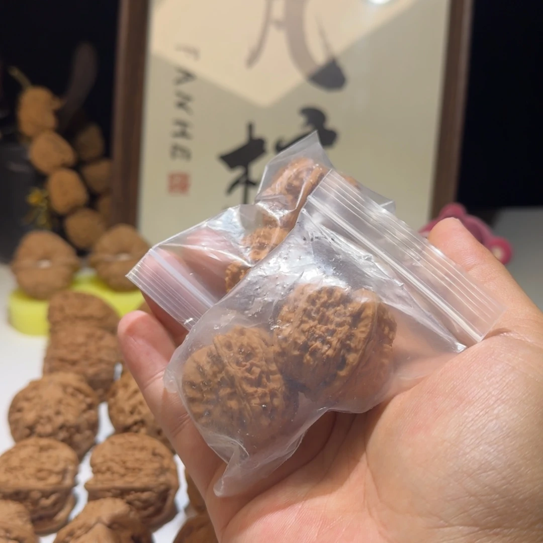 杨***梁吊坠文玩核桃野生白狮子两对